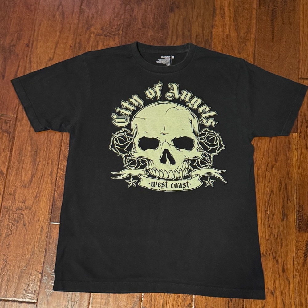 Old Navy Black Graphic T-Shirt with Skull Design